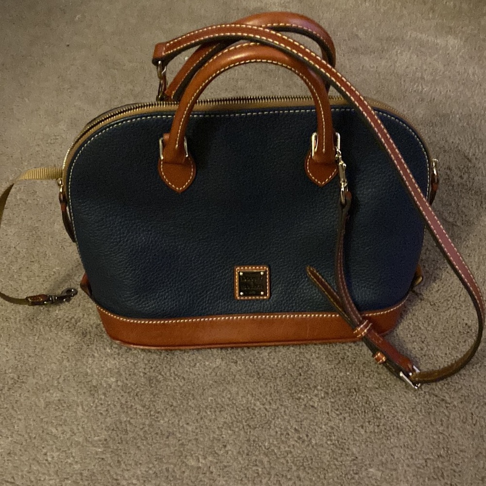 Euc barely used Dooney and Bourke navy bag